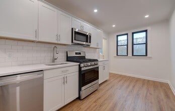 23 Park Ave in Oyster Bay, NY - Building Photo - Building Photo