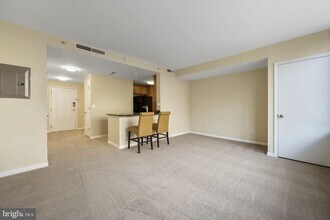 355 I St SW in Washington, DC - Building Photo - Building Photo