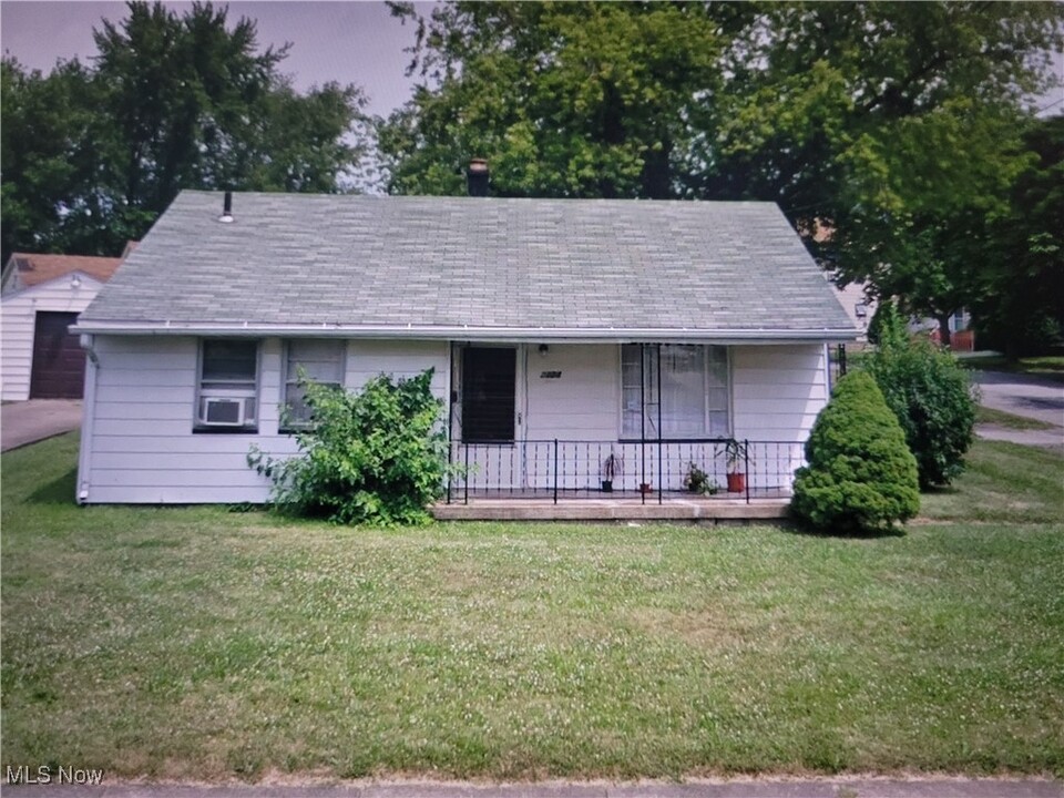 1324 Humbolt Ave in Youngstown, OH - Building Photo