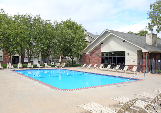 The Pointe Apartments in La Vista, NE - Building Photo - Building Photo