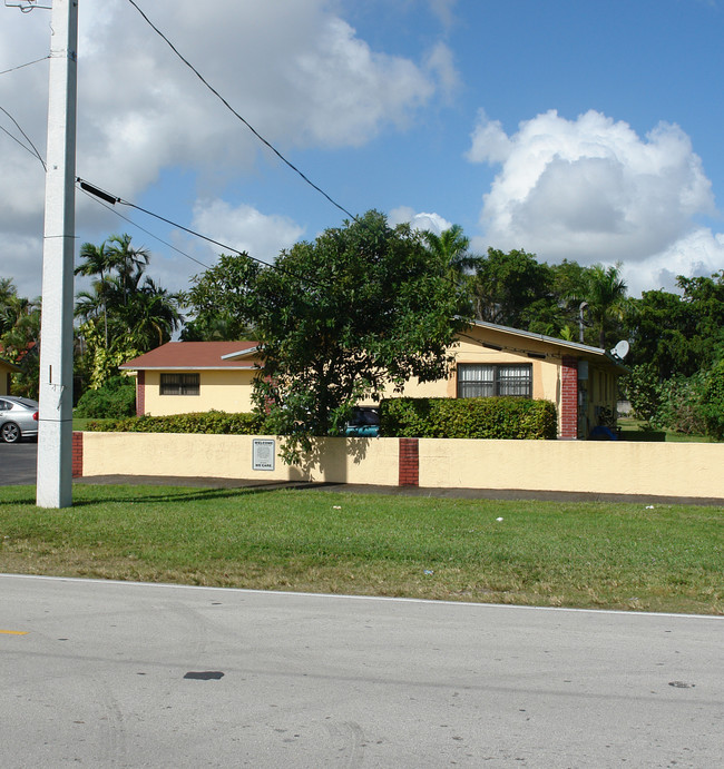 793 NW 91st St in Miami, FL - Foto de edificio - Building Photo