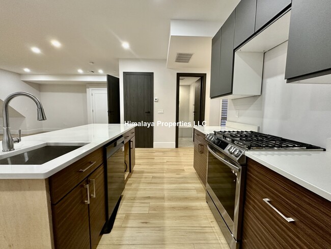 100 Mount Pleasant Ave, Unit #3 in Boston, MA - Building Photo - Building Photo
