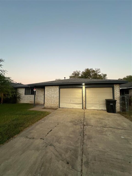 12707 Mosscrest Dr in Houston, TX - Building Photo