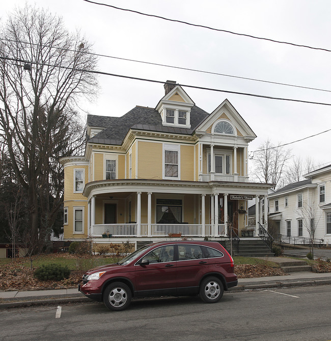 81 Chestnut St in Oneonta, NY - Building Photo - Building Photo