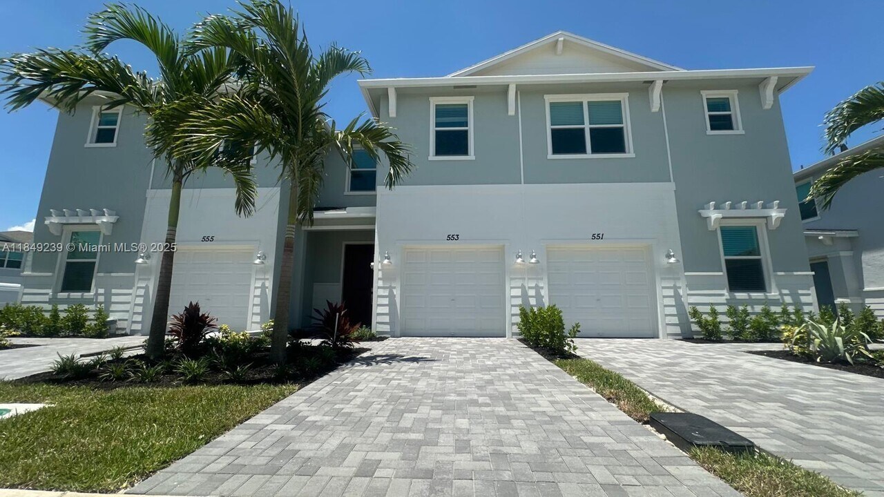 553 Rivergrass St in Port St. Lucie, FL - Building Photo