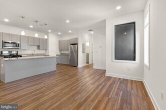 2411 Kensington Ave in Philadelphia, PA - Building Photo - Building Photo