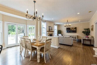 24 Bridle Path in Westhampton Beach, NY - Building Photo - Building Photo