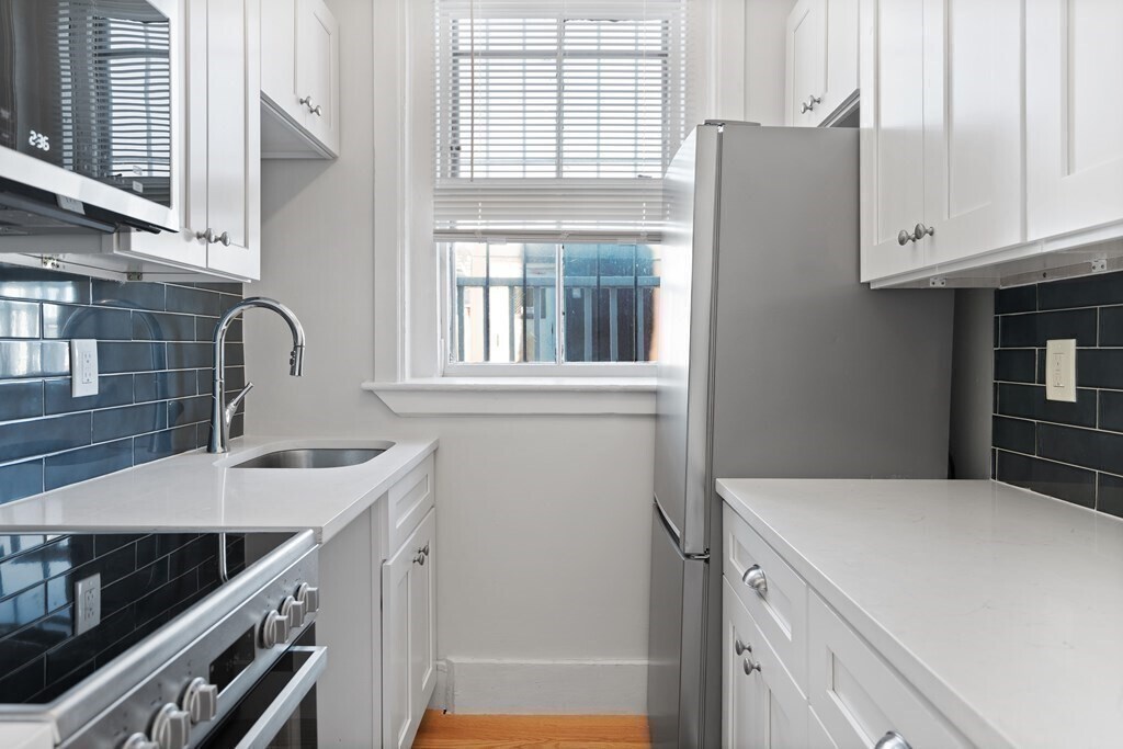 35 Grove St in Boston, MA - Building Photo