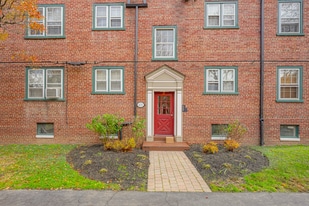 671 Franklin Pl, Unit F in Philadelphia, PA - Building Photo