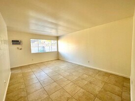10256 Princess Sarit Way in Santee, CA - Building Photo