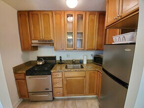 1301 S Arlington Ridge Rd, Unit 209 in Arlington, VA - Building Photo - Building Photo