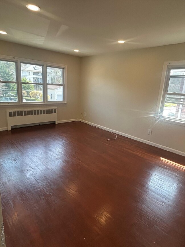 31 N Hillside Ave in Elmsford, NY - Building Photo - Building Photo