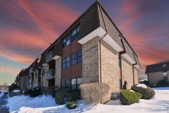 290 Alpine Way in Woodbridge Township, NJ - Building Photo - Building Photo