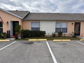 40 E Country Cove Way in Kissimmee, FL - Building Photo