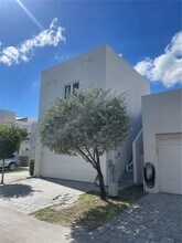 6423 NW 105th Ct in Doral, FL - Building Photo - Building Photo