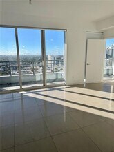 60 SW 13th St in Miami, FL - Building Photo - Building Photo