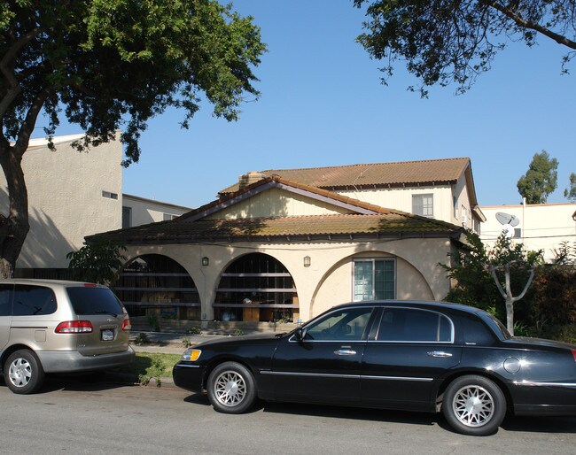 4361 Green Ave in Los Alamitos, CA - Foto de edificio - Building Photo