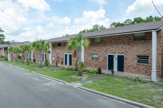 Lake Park Colonial in Jacksonville, FL - Foto de edificio - Building Photo