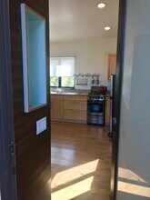 1072 Amoroso Pl, Unit 1072 Amoroso Place in Venice, CA - Building Photo - Building Photo