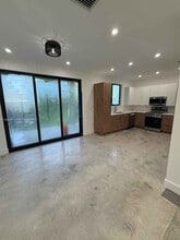 2242 NW 99th Terrace in Miami, FL - Building Photo - Building Photo