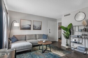 The Hudson in Corpus Christi, TX - Building Photo
