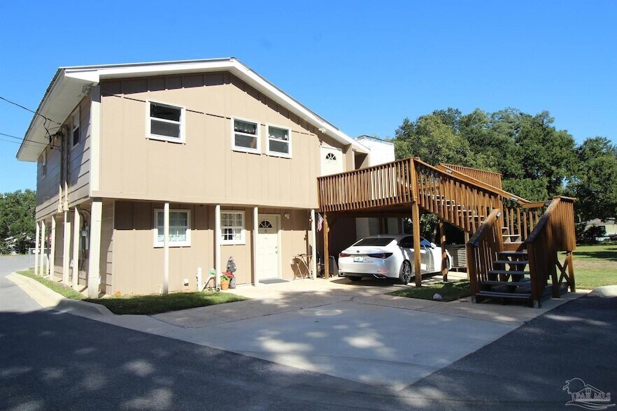 2435 E Johnson Ave, Unit A302 in Pensacola, FL - Building Photo