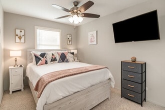 10225 W 151st St in Orland Park, IL - Foto de edificio - Building Photo