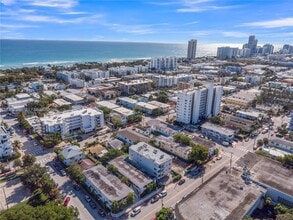 7925 Carlyle Ave in Miami Beach, FL - Building Photo - Building Photo