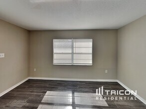 4726 Steel Dust Ln in Lutz, FL - Building Photo - Building Photo