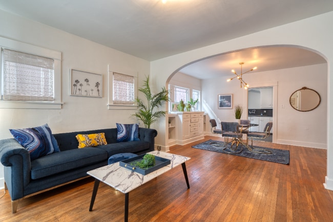 2215 SE Powell Blvd in Portland, OR - Building Photo - Building Photo