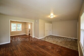 6268 E Latimer St in Tulsa, OK - Foto de edificio - Building Photo