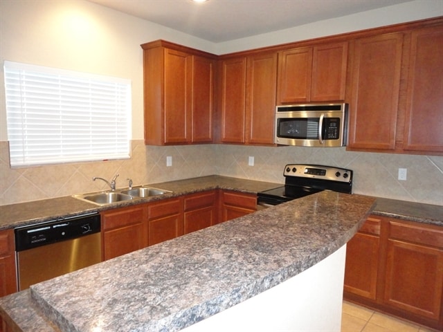 9811 Rainbow Crk in San Antonio, TX - Building Photo - Building Photo