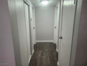 3437 E Cheyenne Ave in North Las Vegas, NV - Building Photo - Building Photo