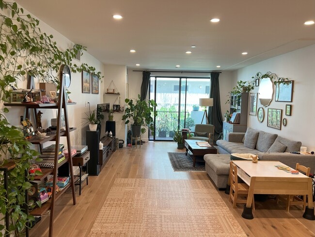 property at 1515 S Holt Ave