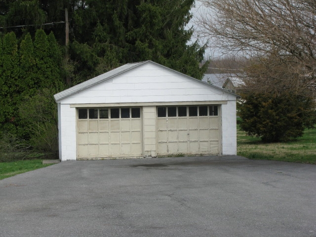 327 E Weiss St in Topton, PA - Building Photo - Other