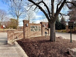 875 GreenView Ct in Rochester Hills, MI - Building Photo - Building Photo