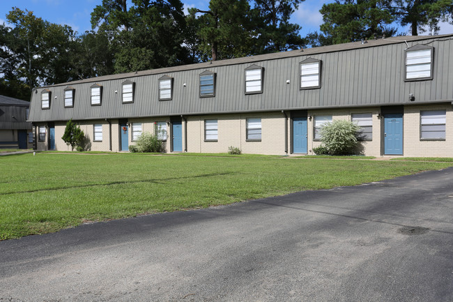 Falling Water Apartments in Lufkin, TX - Foto de edificio - Building Photo