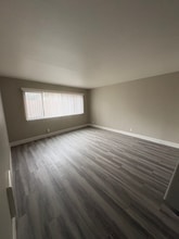 303 Lee St in Oakland, CA - Foto de edificio - Building Photo