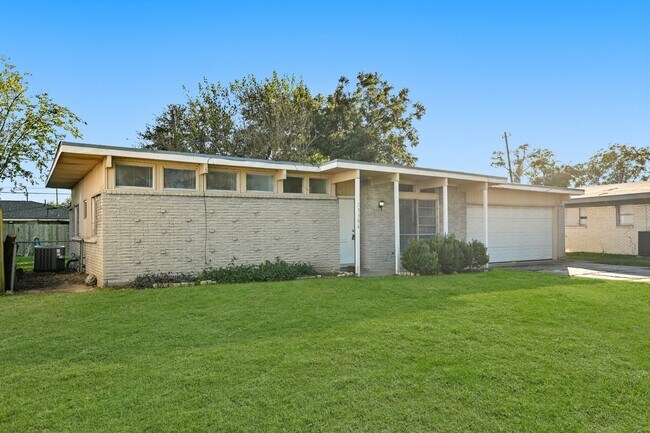 13306 Oak Leaf Ln in Houston, TX - Foto de edificio - Building Photo