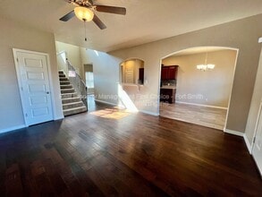 615 Ridge Point Dr in Fort Smith, AR - Foto de edificio - Building Photo