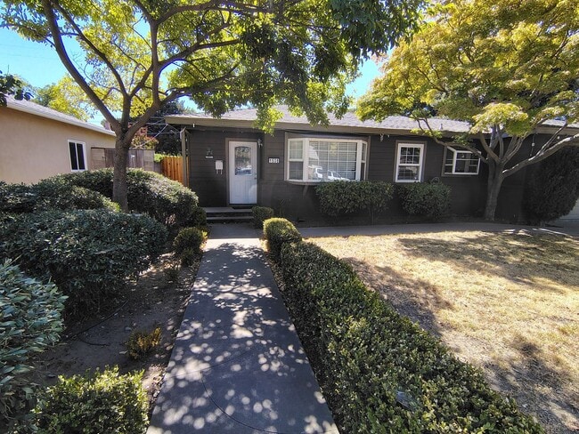 property at 1538 Maplewood Dr