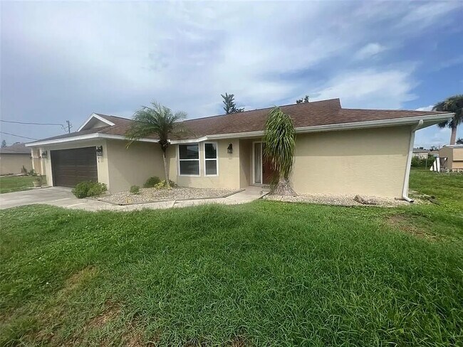 7044 Denmark St in Englewood, FL - Building Photo - Building Photo