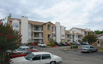 Meadow Glen Apartments in Austin, TX - Building Photo - Building Photo