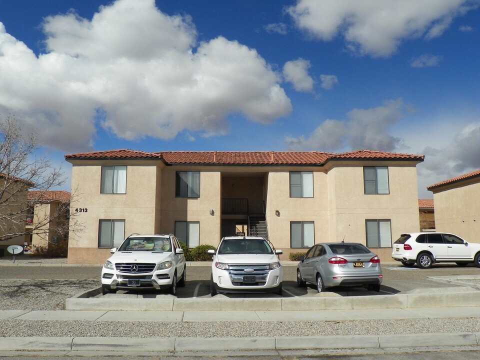 4313 Sabana Loop SE in Rio Rancho, NM - Building Photo