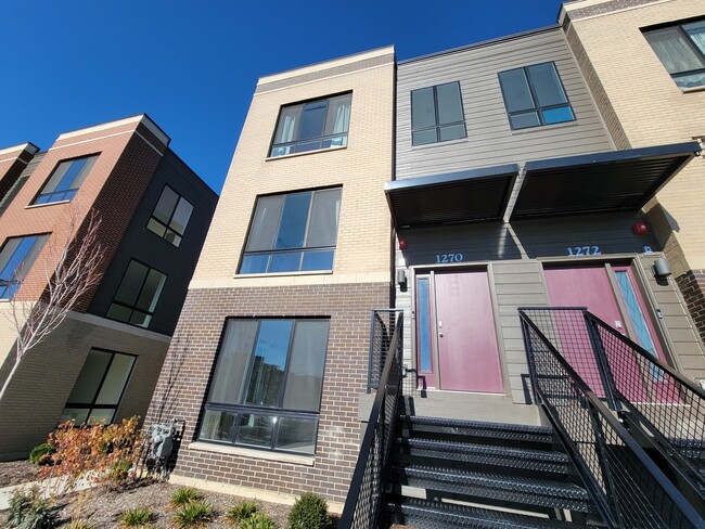 property at 1270 Lakepointe Dr