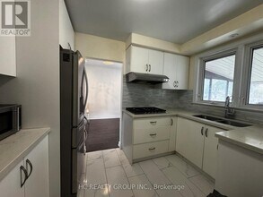 83 Sussex Ave in Richmond Hill, ON - Building Photo - Building Photo