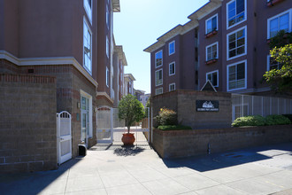 Steamboat Point Apartments in San Francisco, CA - Building Photo - Building Photo