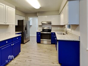 8101 Round Oak Rd in Raleigh, NC - Building Photo - Building Photo