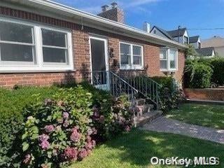 property at 142 Flamingo St