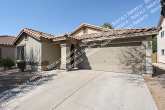 1404 S Crossbow Ct in Chandler, AZ - Building Photo - Building Photo